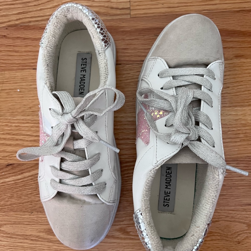 Steve Madden girls star shoes, size 4